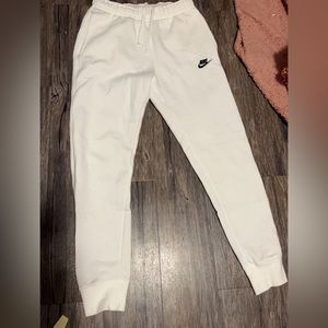 White Nike sweatpants (small) worn once!